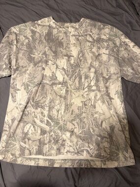 Hollister Men's Short Sleeve Camo Tee in Taupe and Olive